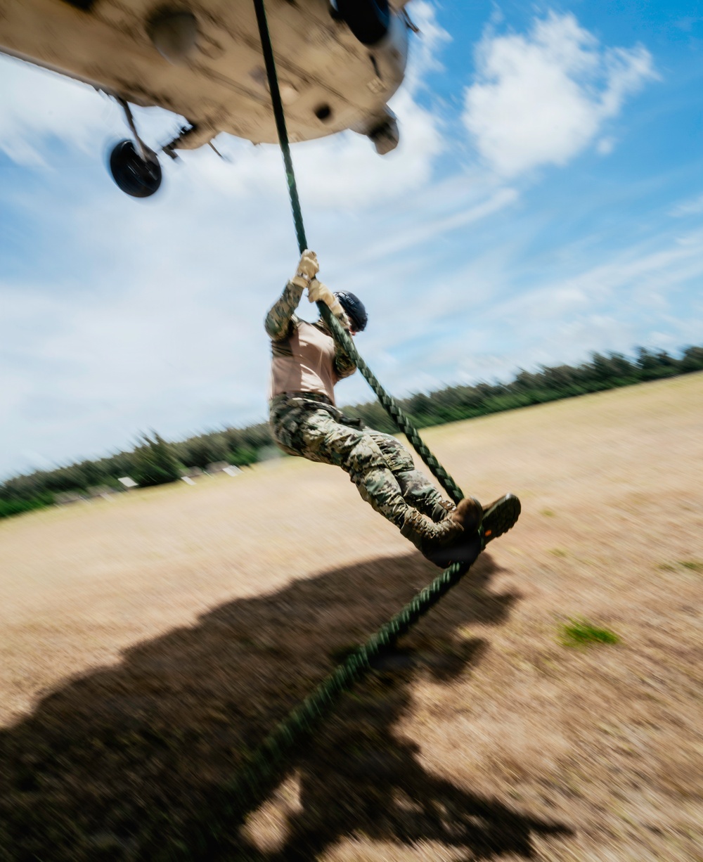 Multinational EOD technicians conduct HRST training during RIMPAC 26