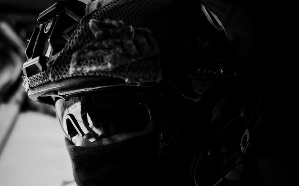 Multinational EOD technicians conduct HRST training during RIMPAC 26