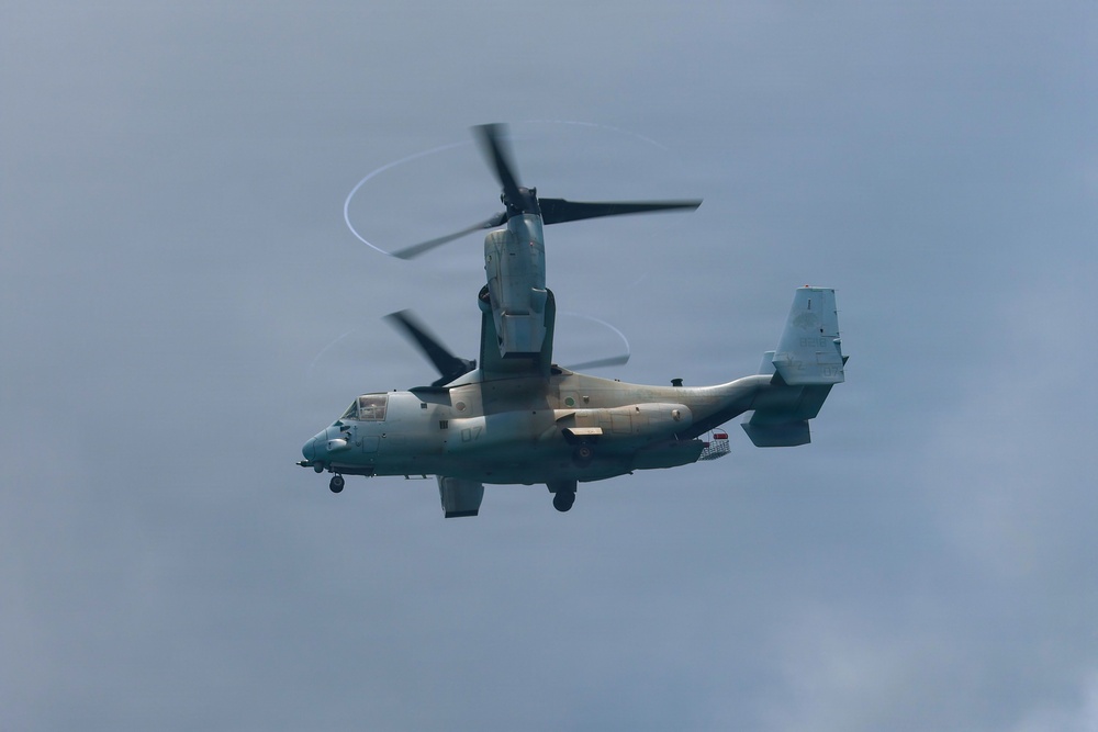 VMM-363 rehearses hoist operations