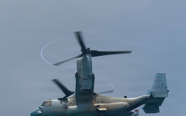 VMM-363 rehearses hoist operations