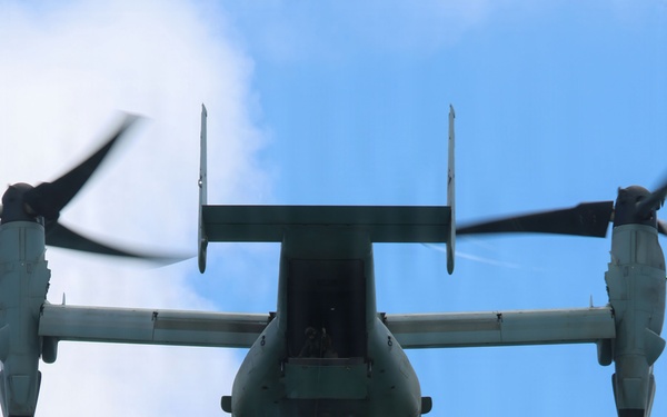 VMM-363 rehearses hoist operations