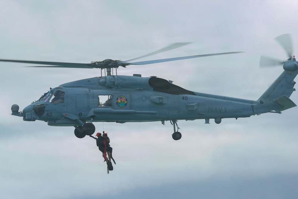 VMM-363 rehearses hoist operations