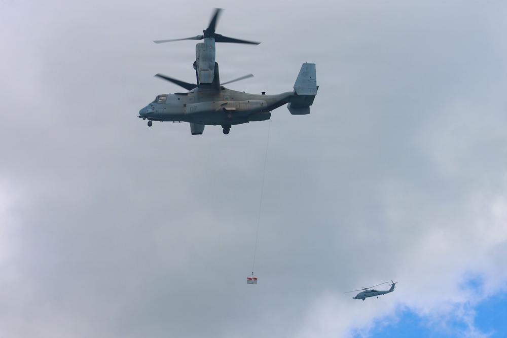 VMM-363 rehearses hoist operations