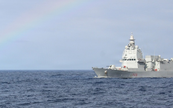 Royal Canadian Navy and Italian Navy conduct boarding exercise
