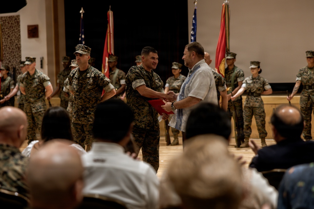 III Marine Expeditionary Force Information Group holds change of command ceremony