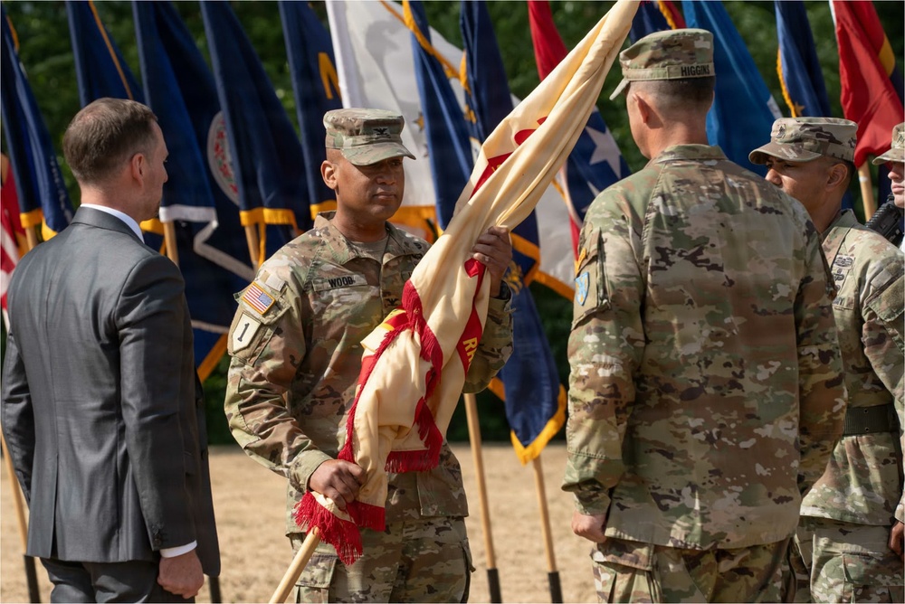 USAG Rheinland-Pfalz transfers authority from Higgins to Wood in change of command ceremony