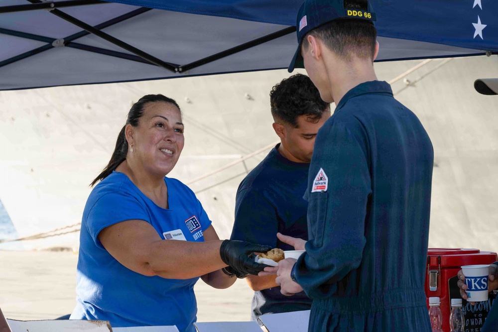 Souda Bay USO Supports USS Gonzalez (DDG 66)