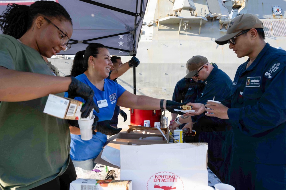 Souda Bay USO Supports USS Gonzalez (DDG 66)