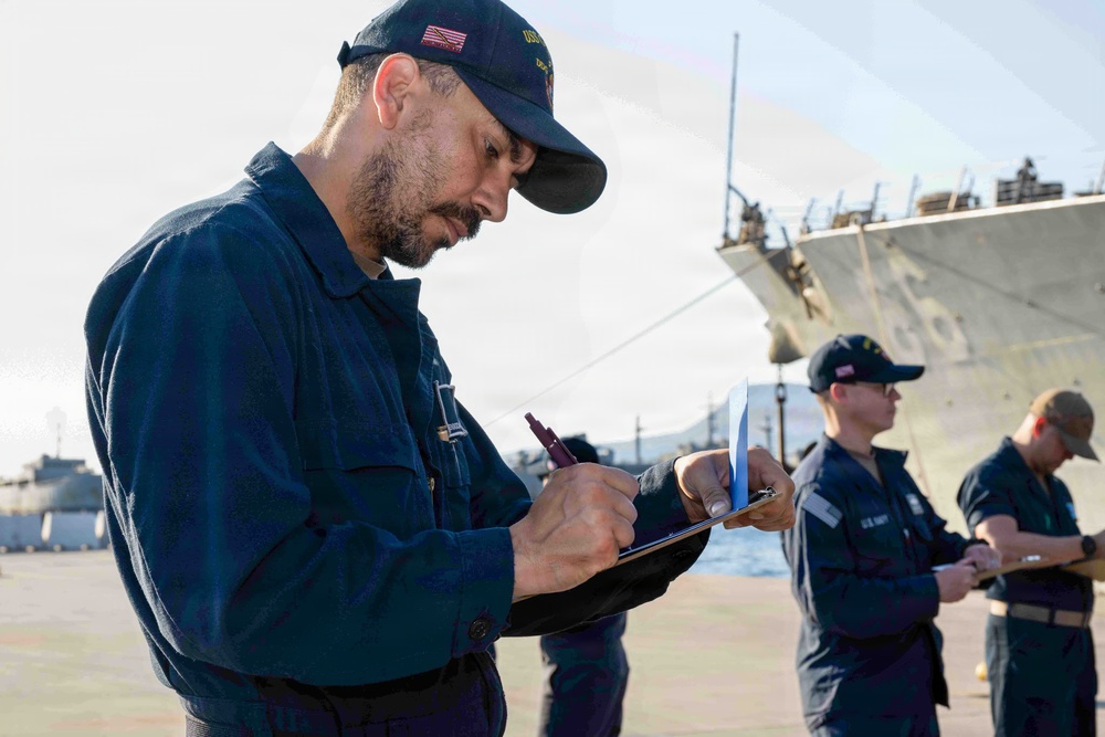 Souda Bay USO Supports USS Gonzalez (DDG 66)