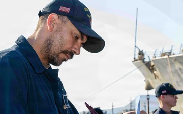 Souda Bay USO Supports USS Gonzalez (DDG 66)
