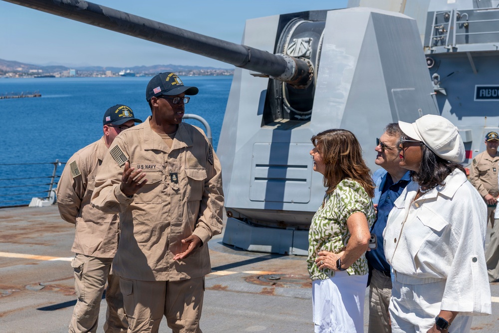 USS Thomas Hudner (DDG 116) hosts CODEL Bilirakis