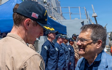 USS Thomas Hudner (DDG 116) hosts CODEL Bilirakis
