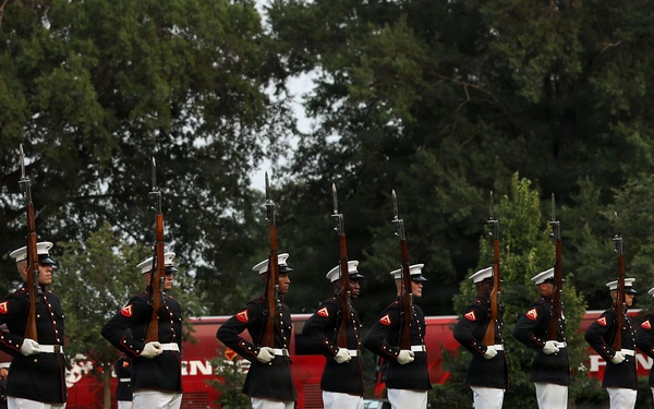 Brig. Gen. Shannon M. Brown hosts the Honorable Tim Kaine at Marine Barracks Washington's Sunset Parade