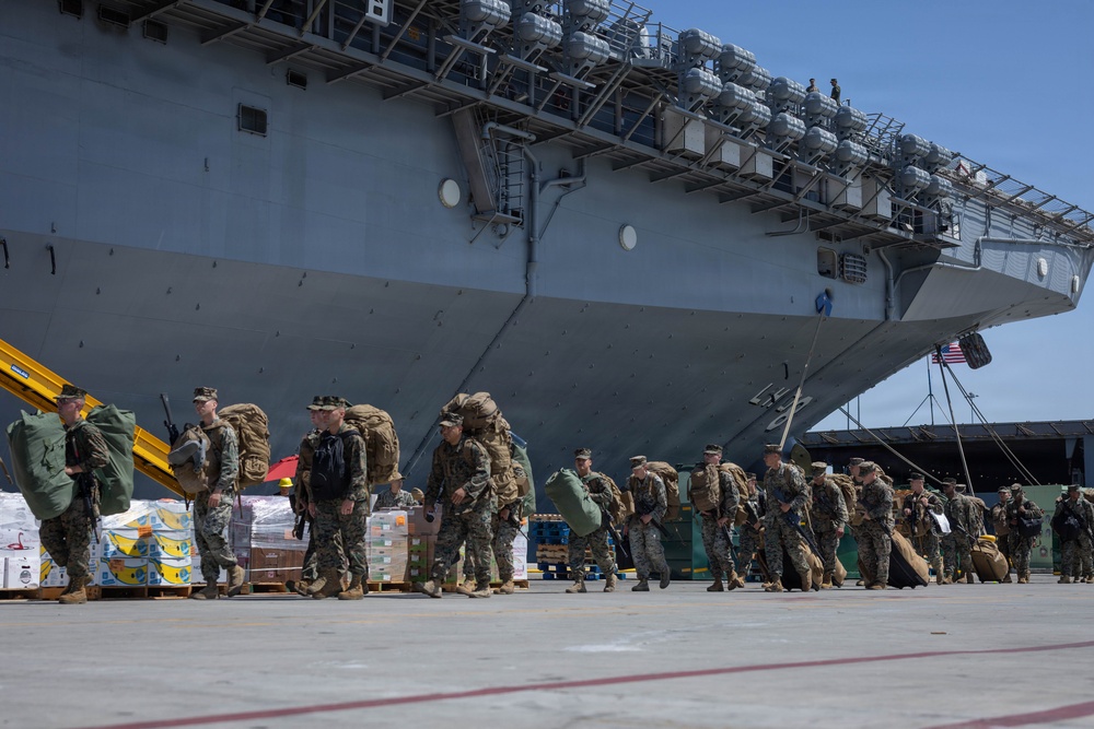 13th MEU | Embarks USS Makin Island