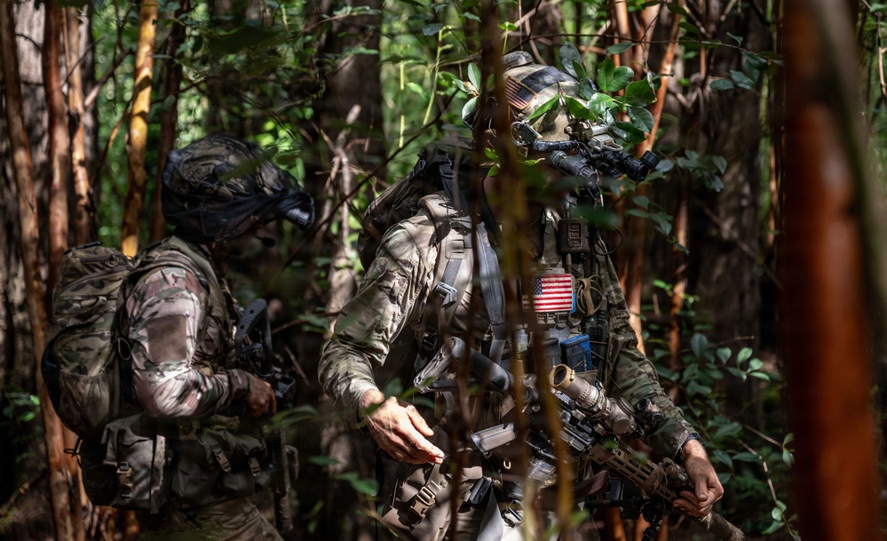 U.S. Naval Special Warfare operators train with partner forces during RIMPAC 2026