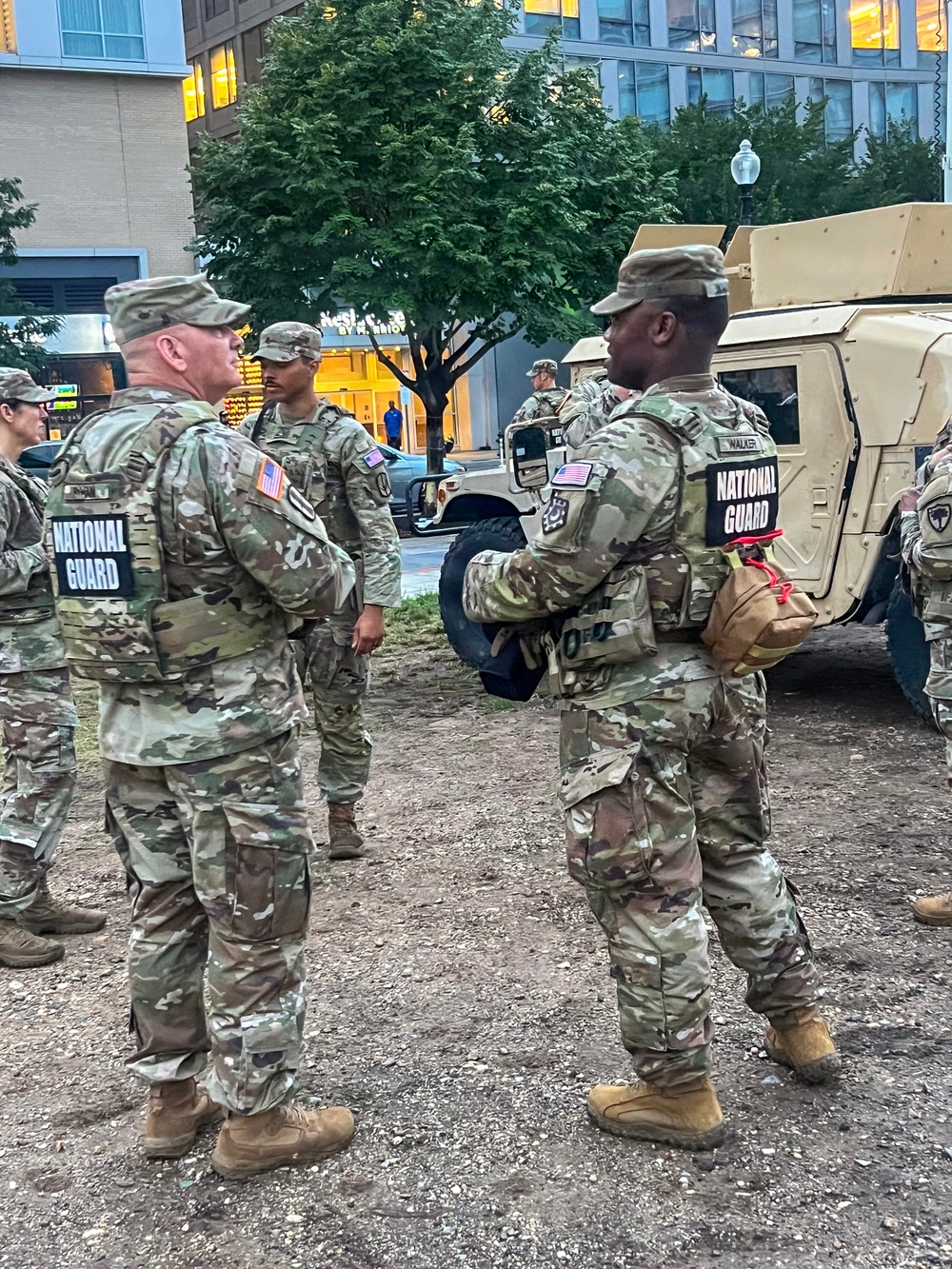 Senior Leaders Visit SCARNG Soldiers Supporting District of Columbia Mission