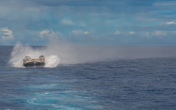 USS Essex conducts LCAC operations during RIMPAC 2026