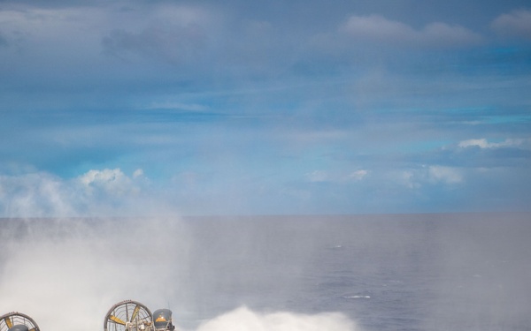 USS Essex conducts LCAC operations during RIMPAC 2026