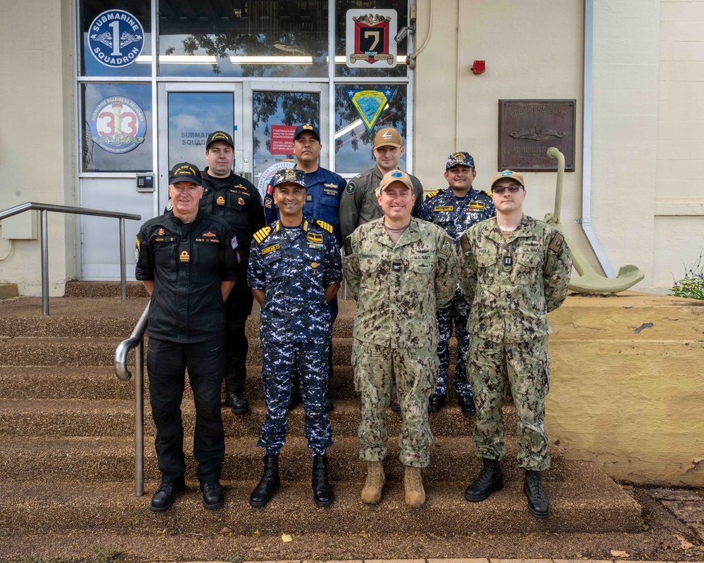 CTF 174 meet at the Theater Undersea Warfare Operation Center during RIMPAC 2026