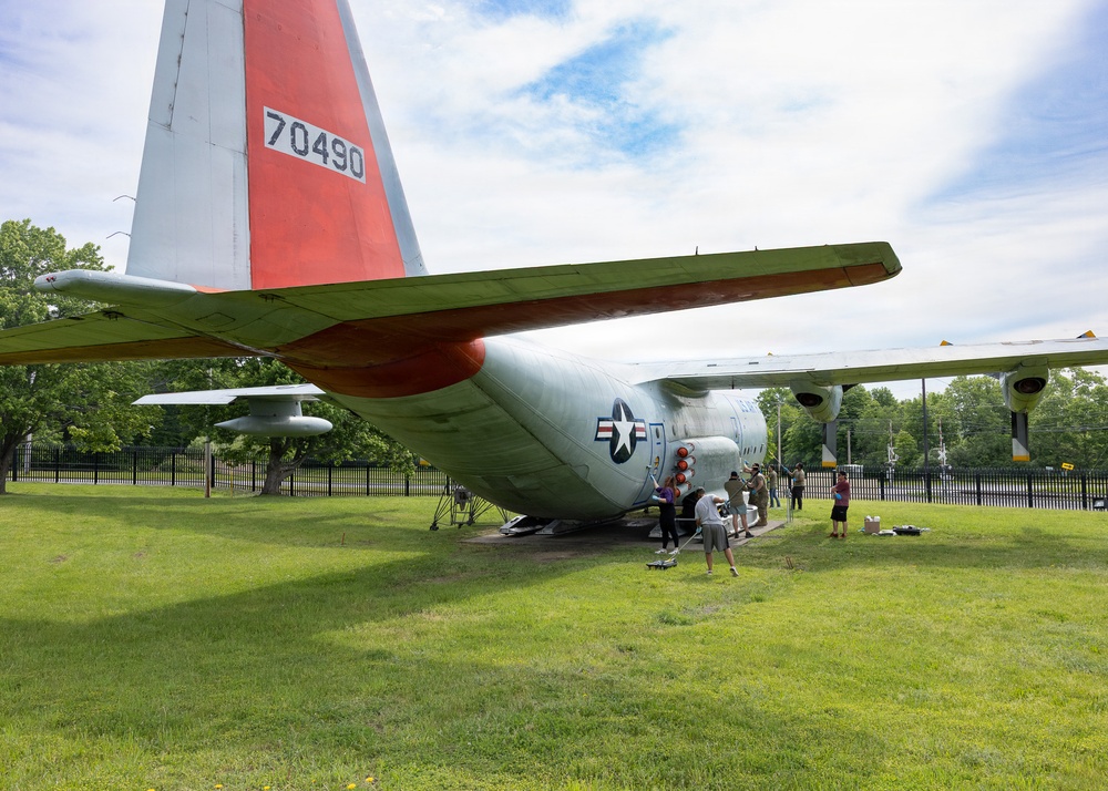 109th Airlift Wing volunteers restore iconic LC-130 gate guard, preserving the wing’s history.