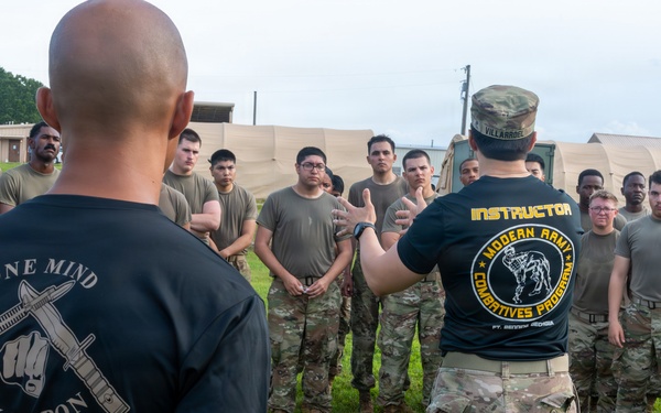 Fort Leonard Wood warfighters share close combat expertise with airmen