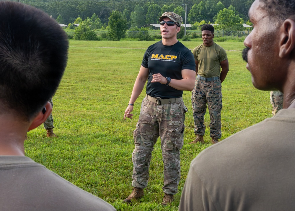 Fort Leonard Wood warfighters share close combat expertise with airmen