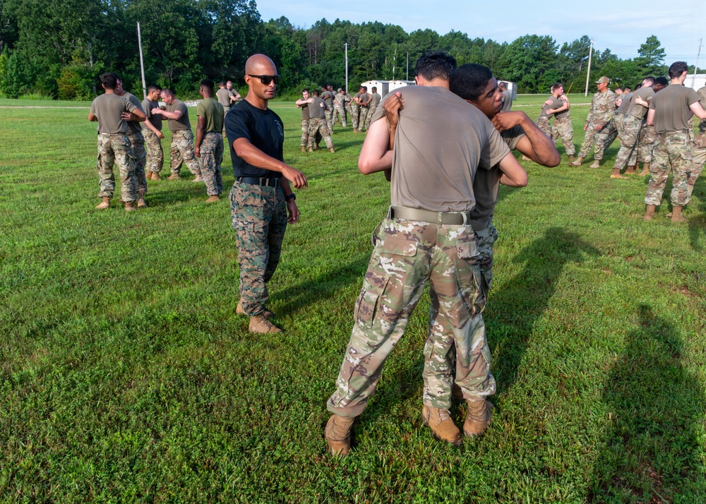 Fort Leonard Wood warfighters share close combat expertise with airmen