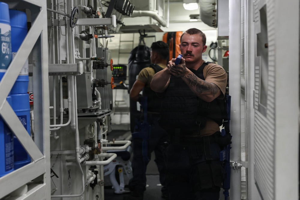 USS Carl M. Levin conducts VBSS drill during RIMPAC 26