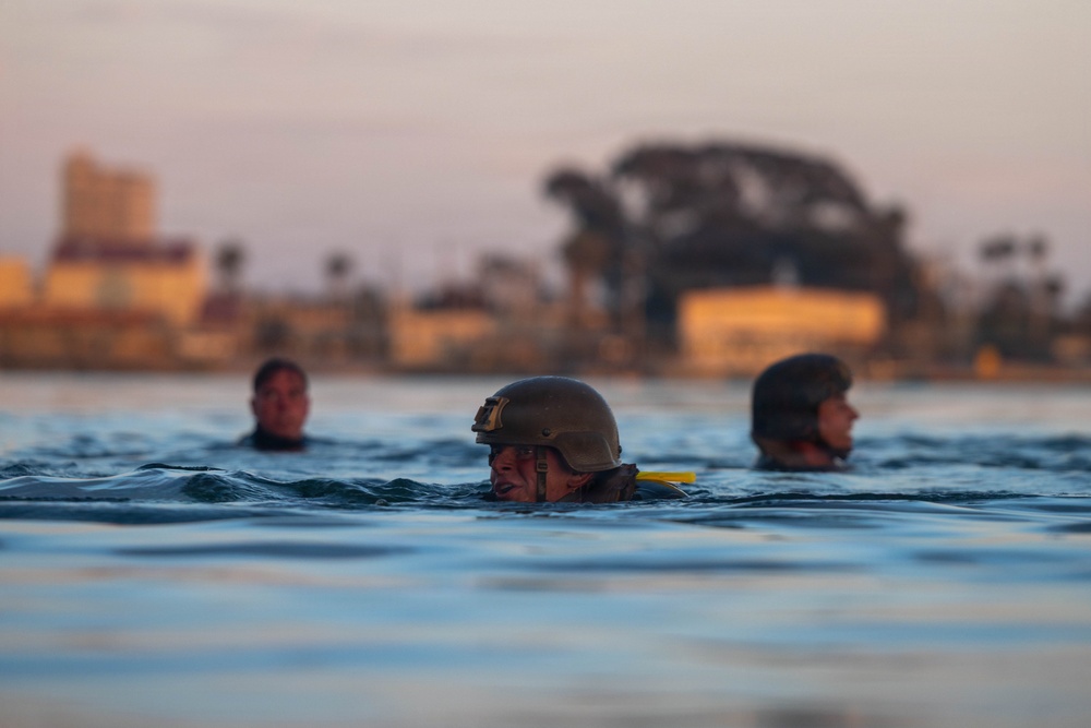 3d AA Bn. conducts amphibious refamiliarization exercises