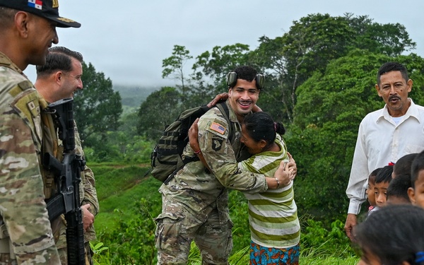Joint Task Force-Bravo teams up with MINSA and Servicio Nacional Aeronaval to deliver water tanks