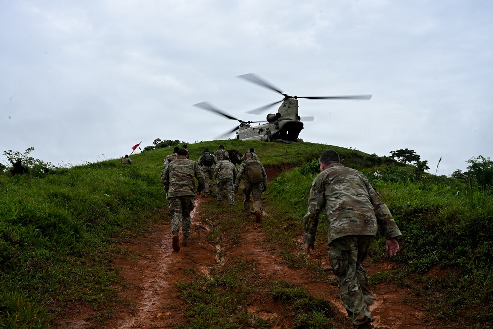 Joint Task Force-Bravo teams up with MINSA and Servicio Nacional Aeronaval to deliver water tanks