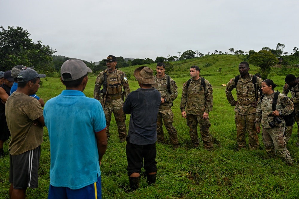 Joint Task Force-Bravo teams up with MINSA and Servicio Nacional Aeronaval to deliver water tanks