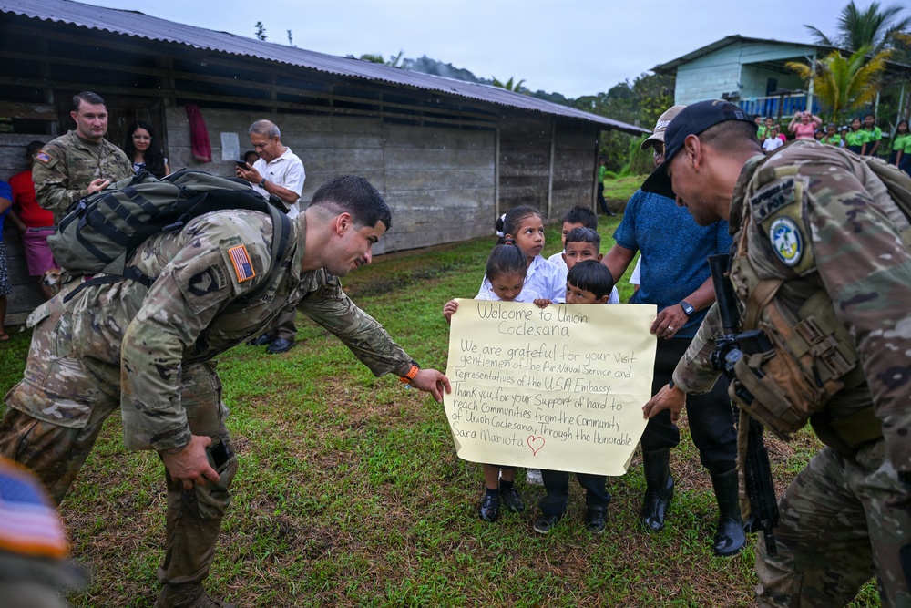 Joint Task Force-Bravo teams up with MINSA and Servicio Nacional Aeronaval to deliver water tanks