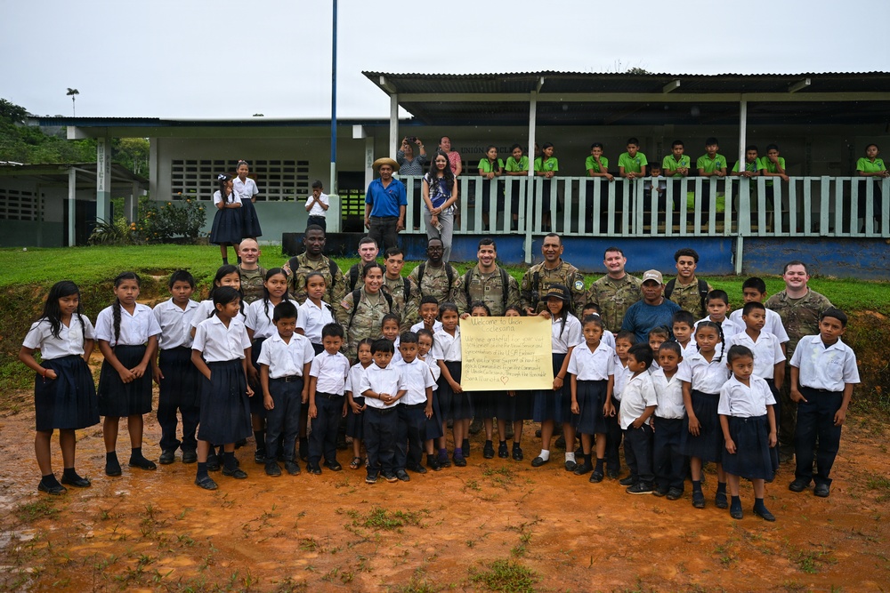 Joint Task Force-Bravo teams up with MINSA and Servicio Nacional Aeronaval to deliver water tanks