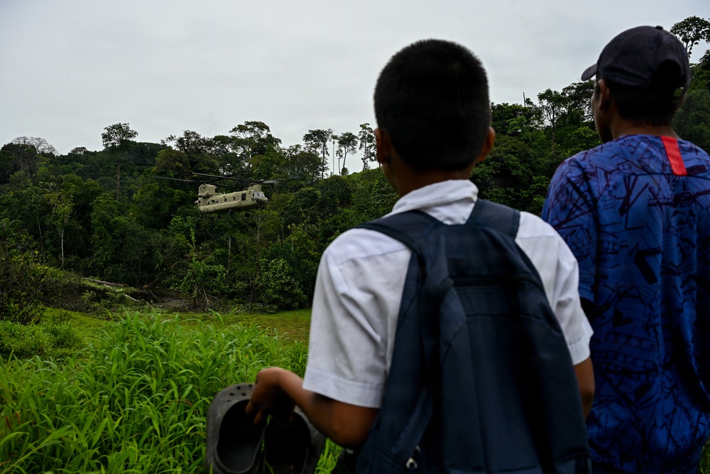 Joint Task Force-Bravo teams up with MINSA and Servicio Nacional Aeronaval to deliver water tanks