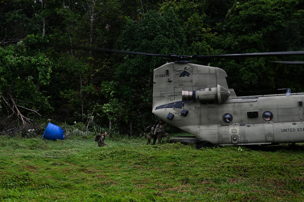 Joint Task Force-Bravo teams up with MINSA and Servicio Nacional Aeronaval to deliver water tanks