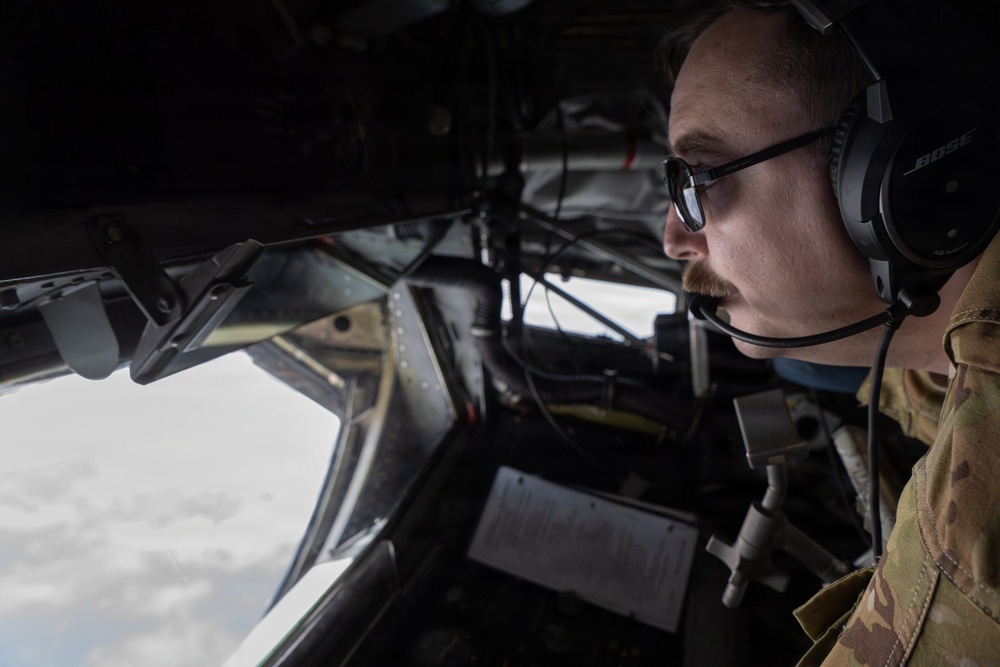 6ARW refuels 2d Bomb Wing