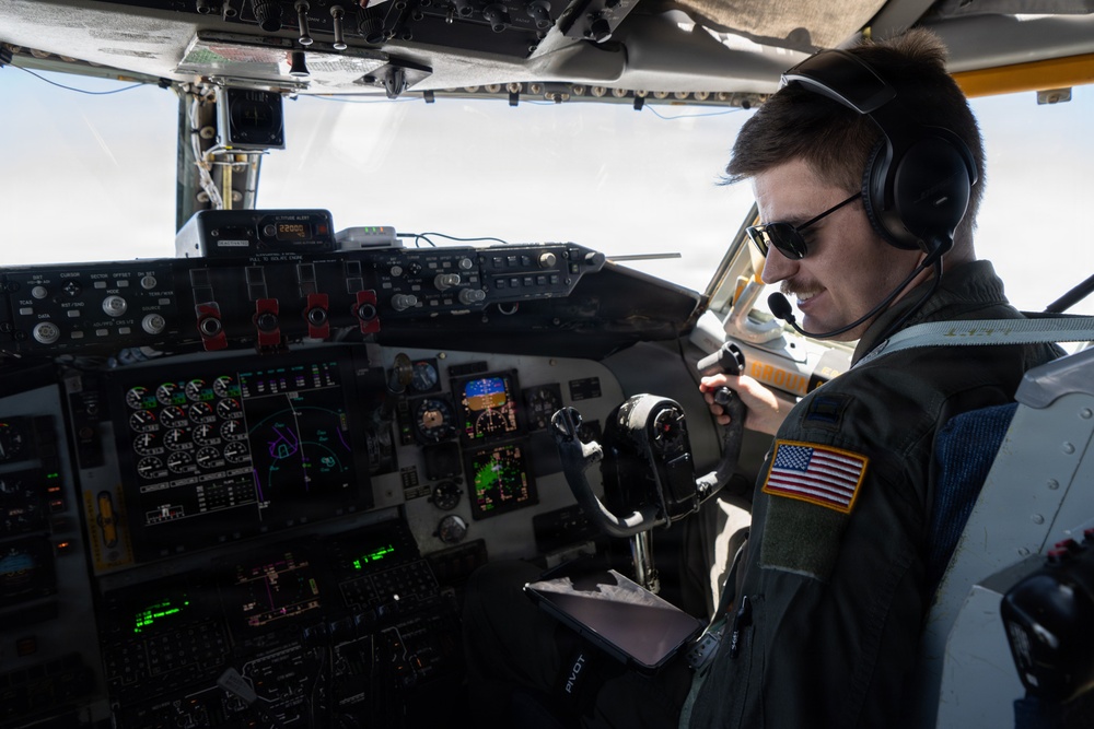 6ARW refuels 2d Bomb Wing