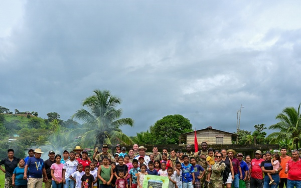 Joint Task Force-Bravo teams up with MINSA and Servicio Nacional Aeronaval to deliver water tanks