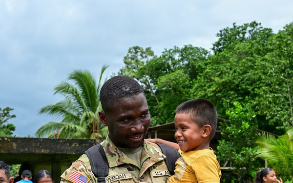 Joint Task Force-Bravo teams up with MINSA and Servicio Nacional Aeronaval to deliver water tanks
