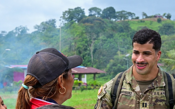 Joint Task Force-Bravo teams up with MINSA and Servicio Nacional Aeronaval to deliver water tanks