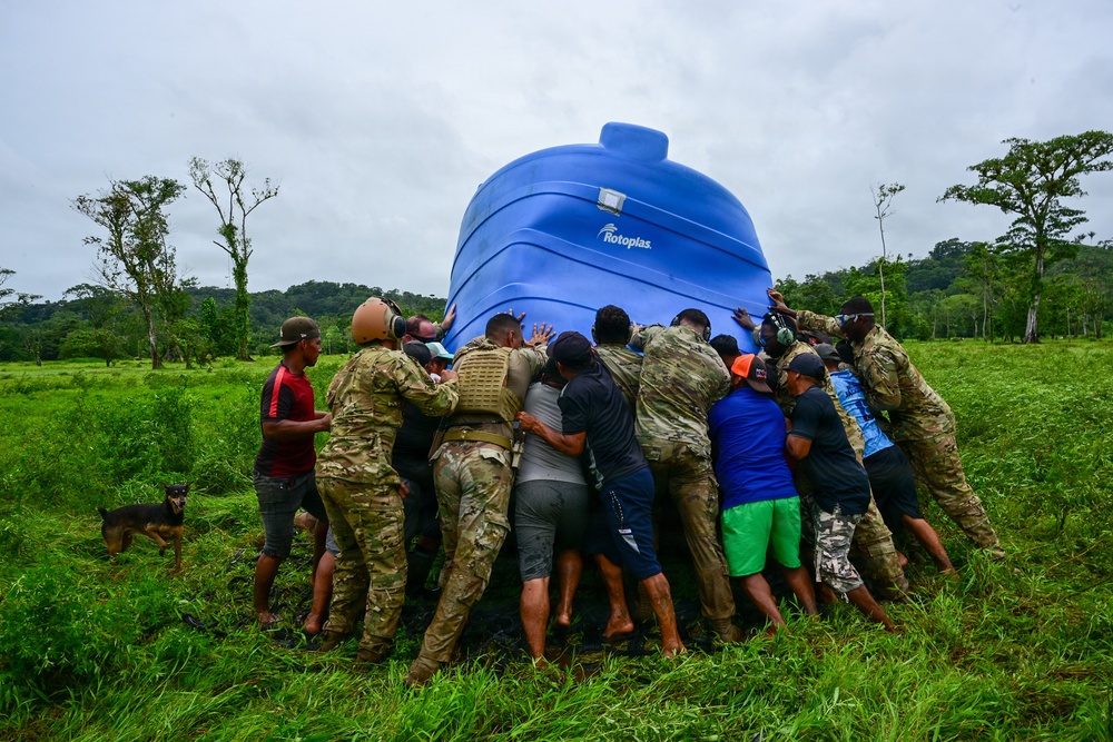 Joint Task Force-Bravo teams up with MINSA and Servicio Nacional Aeronaval to deliver water tanks