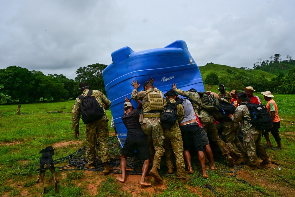 Joint Task Force-Bravo teams up with MINSA and Servicio Nacional Aeronaval to deliver water tanks