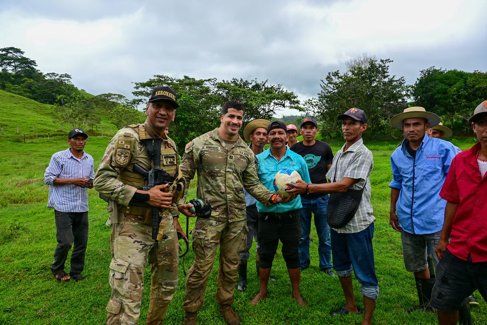 Joint Task Force-Bravo teams up with MINSA and Servicio Nacional Aeronaval to deliver water tanks