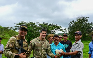 Joint Task Force-Bravo teams up with MINSA and Servicio Nacional Aeronaval to deliver water tanks