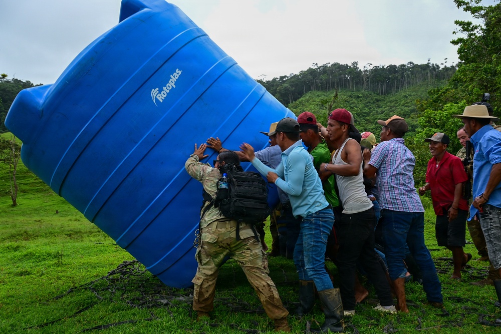 Joint Task Force-Bravo teams up with MINSA and Servicio Nacional Aeronaval to deliver water tanks