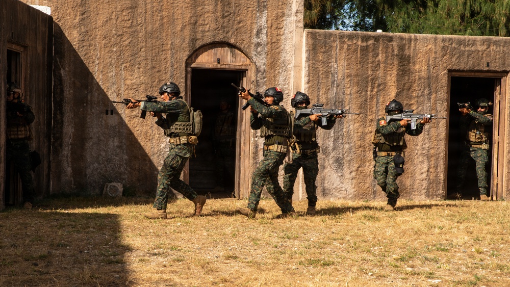 U.S., Peruvian Naval Infantry and Philippine Marines conduct urban operations training during RIMPAC 2026