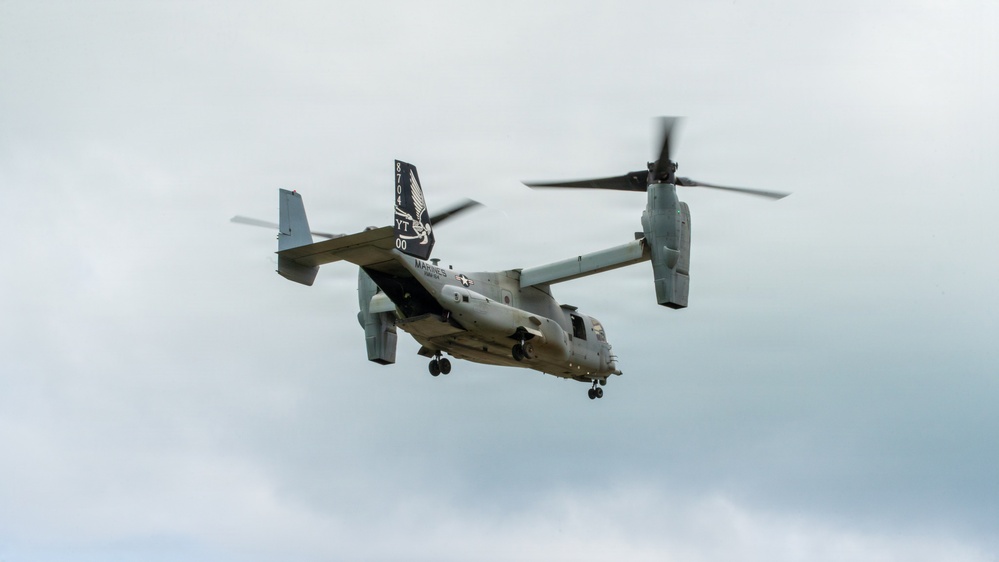 VMM-164 (Rein.) inserts Indonesian, Fijian forces during amphibious raid training