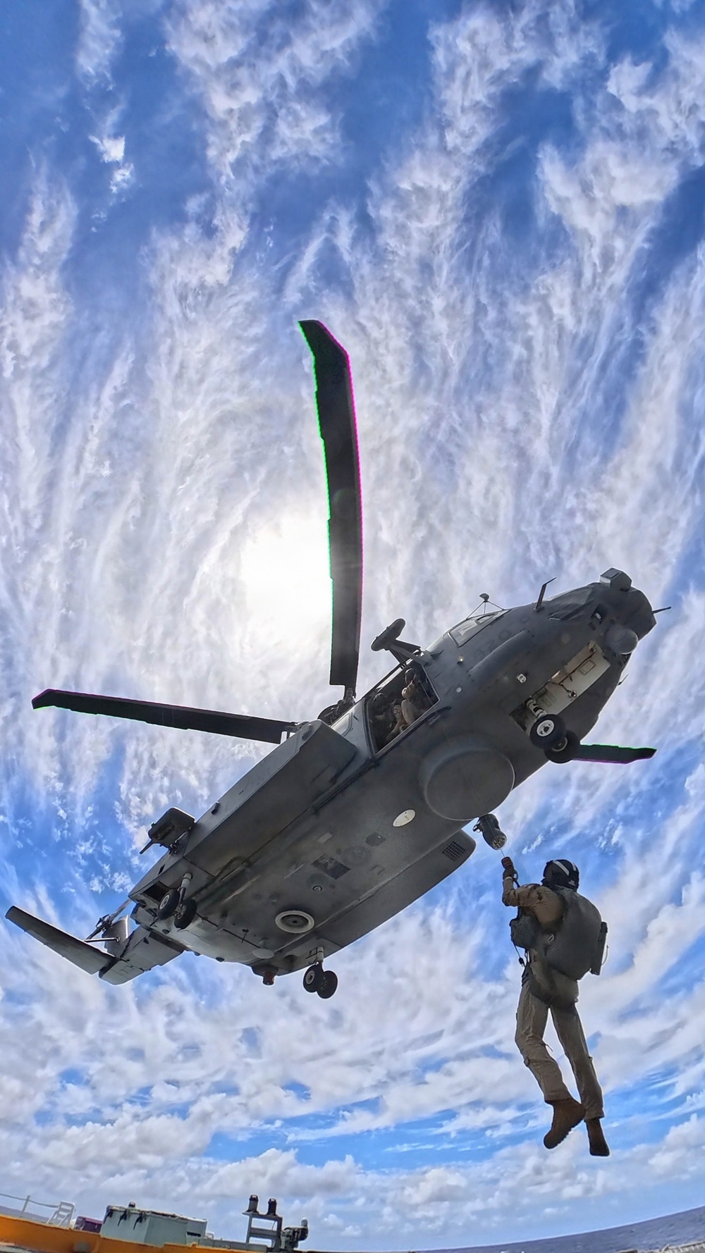HMCS Regina (FFH 334) conducts hoist training
