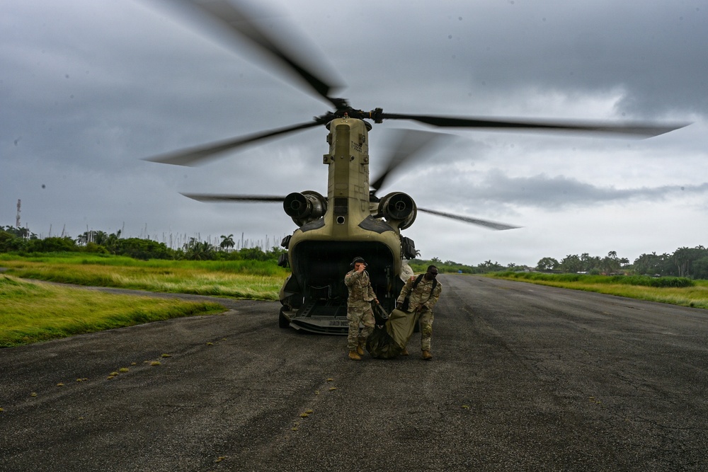 Joint Task Force-Bravo teams up with MINSA and Servicio Nacional Aeronaval to deliver water tanks